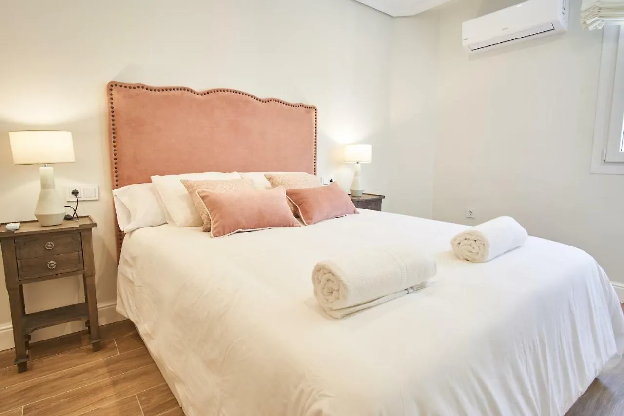 Arjona Riverside Central Deluxe By Valcambre Seville 0*,