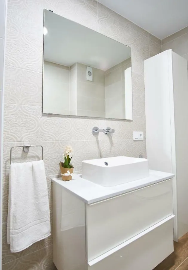 Apartment Arjona Riverside Central Deluxe By Valcambre Seville Spain
